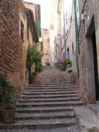 Eine Trasse (Treppe + Gasse).